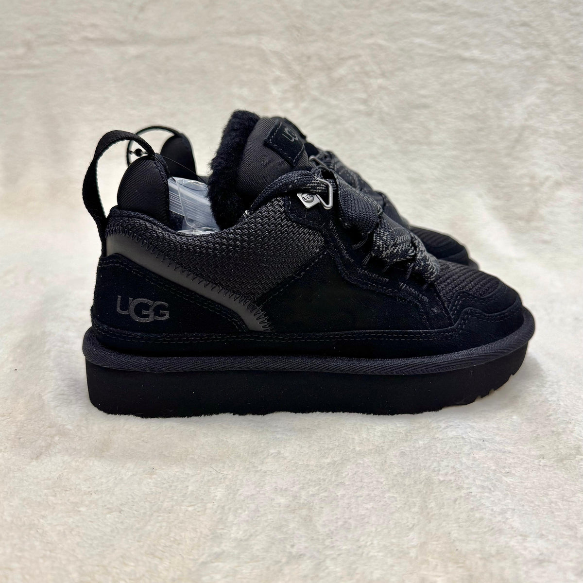 UGG Lowmel Black